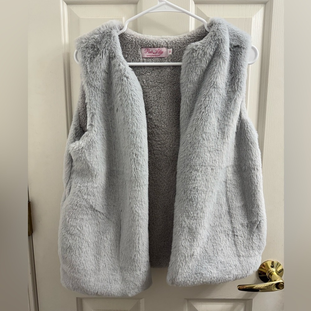 Pink Lily Faux Fur light Gray fuzzy Vest